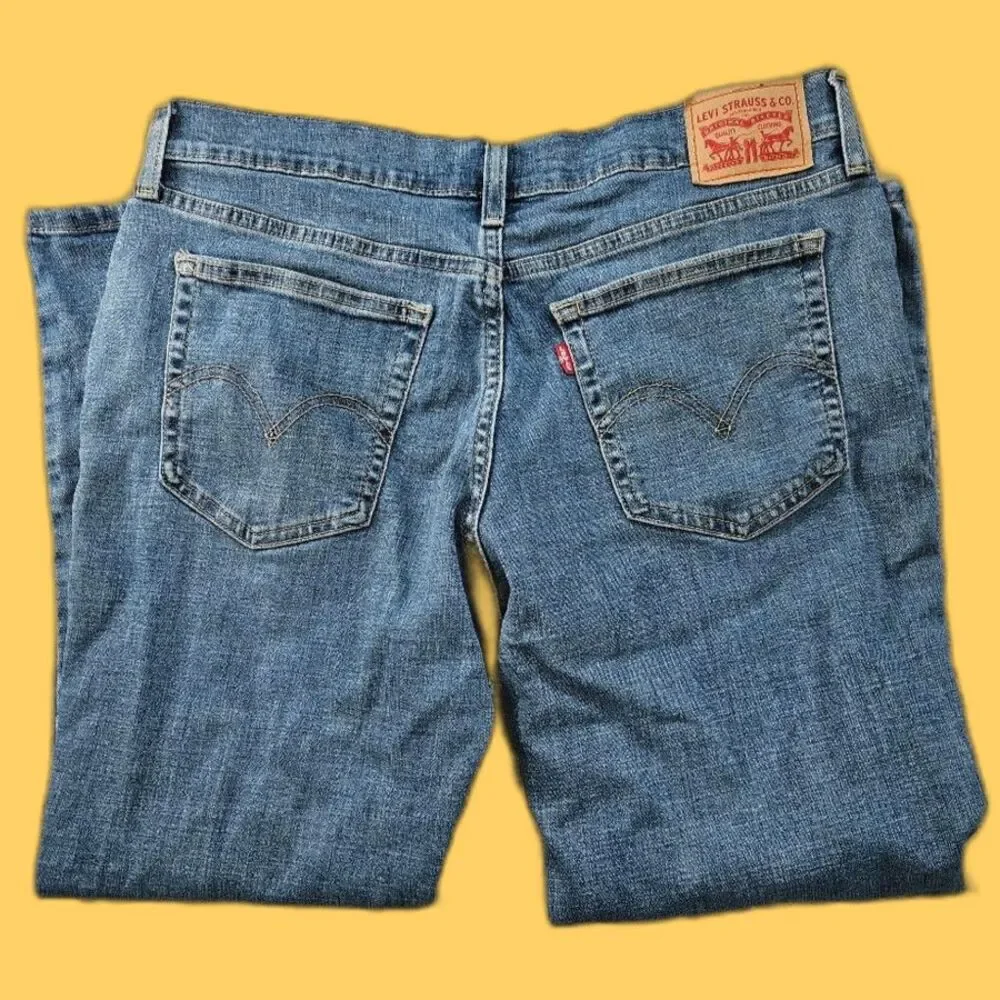 Levi's Women's Classic Medium Blue Denim Mid-Rise Boyfriend Jeans Size 30